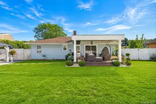 542 Agamemnon Ave, Bellport, NY 11713 - Photo 6