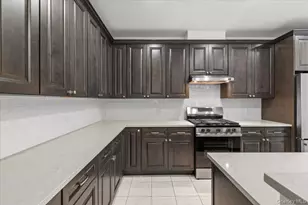 238 Harbor View Dr, Port Washington, NY 11050 - Photo 10