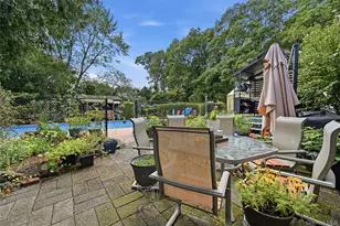 124 E Woodside Ave, Patchogue, NY 11772 - Photo 22