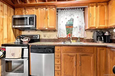 124 E Woodside Avenue, Patchogue, NY 11772 - Photo 12