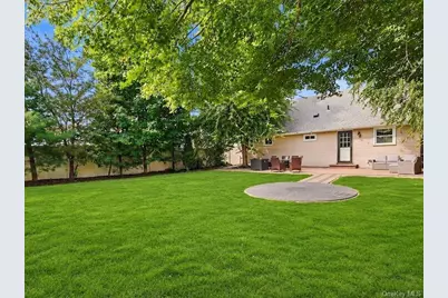 40 Greenwood Drive, North Babylon, NY 11703 - Photo 30