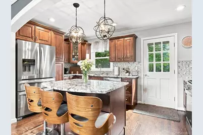 40 Greenwood Drive, North Babylon, NY 11703 - Photo 8