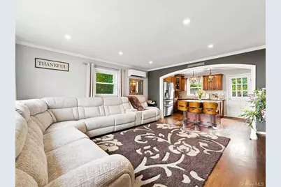 40 Greenwood Drive, North Babylon, NY 11703 - Photo 4