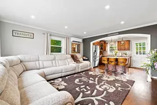 40 Greenwood Dr, North Babylon, NY 11703 - Photo 4