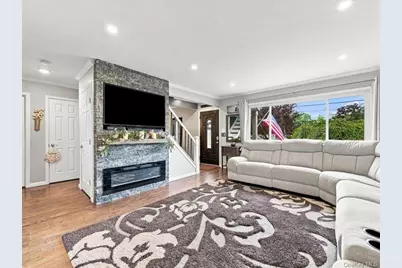 40 Greenwood Drive, North Babylon, NY 11703 - Photo 6