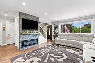 40 Greenwood Dr, North Babylon, NY 11703 - Photo 6