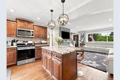 40 Greenwood Drive, North Babylon, NY 11703 - Photo 12