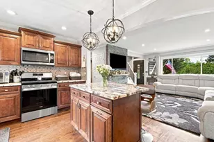 40 Greenwood Dr, North Babylon, NY 11703 - Photo 12