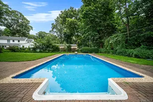 24 Spruce St, Smithtown, NY 11787 - Photo 8