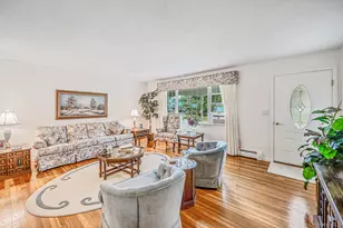 24 Spruce St, Smithtown, NY 11787 - Photo 14