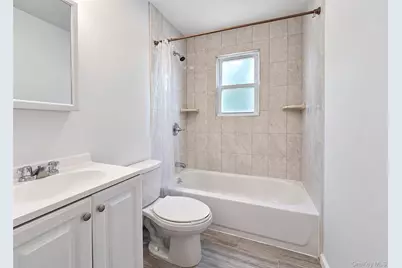 678 Clinton Avenue, Uniondale, NY 11553 - Photo 22