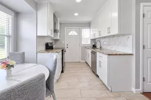 678 Clinton Ave, Uniondale, NY 11553 - Photo 6