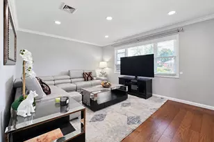 678 Clinton Ave, Uniondale, NY 11553 - Photo 4