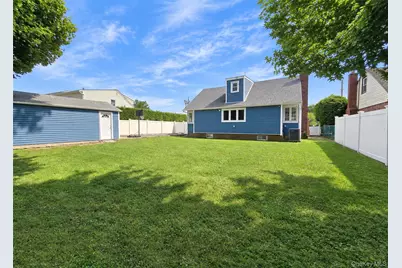 678 Clinton Avenue, Uniondale, NY 11553 - Photo 32