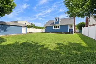 678 Clinton Ave, Uniondale, NY 11553 - Photo 32