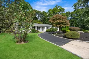 24 Blackfoot Trl, Shoreham, NY 11786 - Photo 2