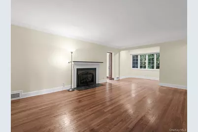 2 Amherst Road E, Great Neck, NY 11021 - Photo 6