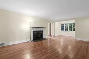 2 Amherst Road E, Great Neck, NY 11021 - Photo 6