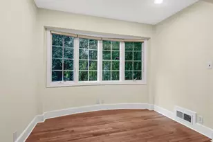 2 Amherst Road E, Great Neck, NY 11021 - Photo 8