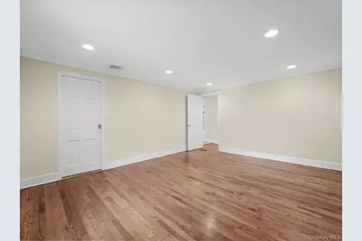 2 Amherst Road E, Great Neck, NY 11021 - Photo 26
