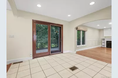 2 Amherst Road E, Great Neck, NY 11021 - Photo 14