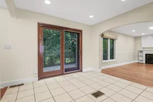 2 Amherst Road E, Great Neck, NY 11021 - Photo 14