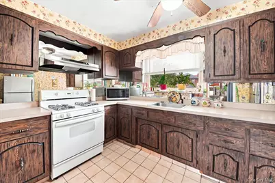 1563 Merry Avenue, Bronx, NY 10461 - Photo 10