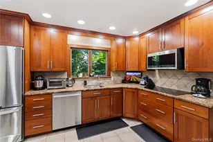 58 Ridge Dr E, Roslyn, NY 11576 - Photo 10