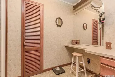 515 Gillette Avenue, Bayport, NY 11705 - Photo 16