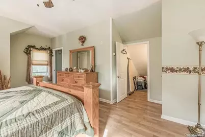 515 Gillette Avenue, Bayport, NY 11705 - Photo 18