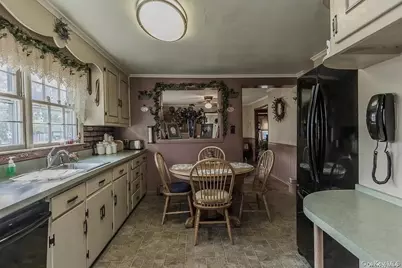 515 Gillette Avenue, Bayport, NY 11705 - Photo 6