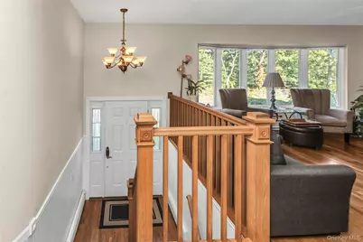 160 Overlook Drive, East Islip, NY 11730 - Photo 4