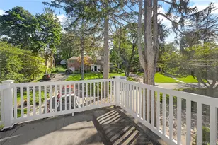 9 Old Pond Rd, Great Neck, NY 11023 - Photo 22
