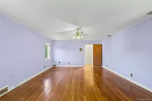 9 Old Pond Rd, Great Neck, NY 11023 - Photo 20