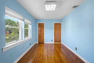 9 Old Pond Rd, Great Neck, NY 11023 - Photo 28