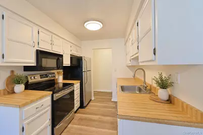 8 Foxwood Drive #8, Pleasantville, NY 10570 - Photo 2