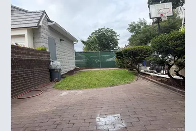 204-11 Murdock Avenue, Saint Albans, NY 11412 - Photo 32