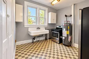 26 Hasbrouck St, Newburgh, NY 12550 - Photo 4