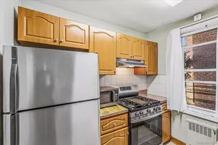 84-55 Daniels St, Briarwood, NY 11435 - Photo 10