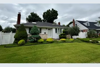 392 Coleridge Street, Levittown, NY 11756 - Photo 2
