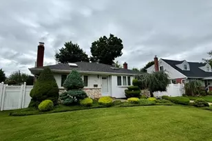 392 Coleridge St, Levittown, NY 11756 - Photo 2