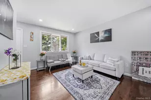 5 Robin Rd, Selden, NY 11784 - Photo 8