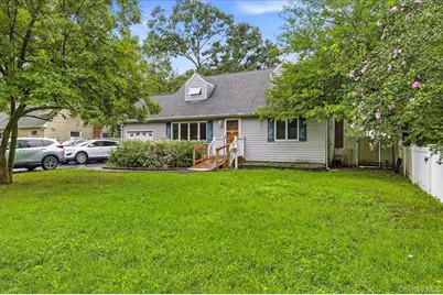 80 Ackerly Lane, Ronkonkoma, NY 11779 - Photo 2