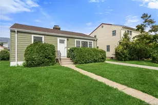 78 Robert St, Freeport, NY 11520 - Photo 2