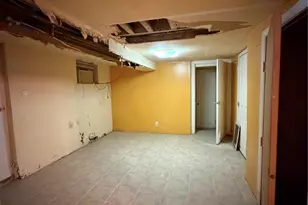 568 Park Ave, West Hempstead, NY 11552 - Photo 24