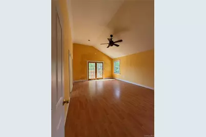 568 Park Avenue, West Hempstead, NY 11552 - Photo 12