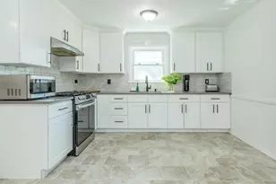 19 Elm St, Greenvale, NY 11548 - Photo 12