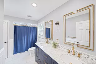 7 Hewlett Ave, Patchogue, NY 11772 - Photo 14