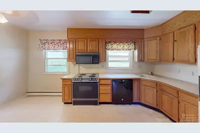 661 Warren Avenue, Thornwood, NY 10594 - Photo 6