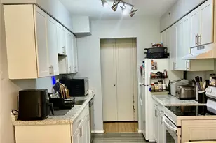 10 Oakwood Terrace, New Windsor, NY 12553 - Photo 2